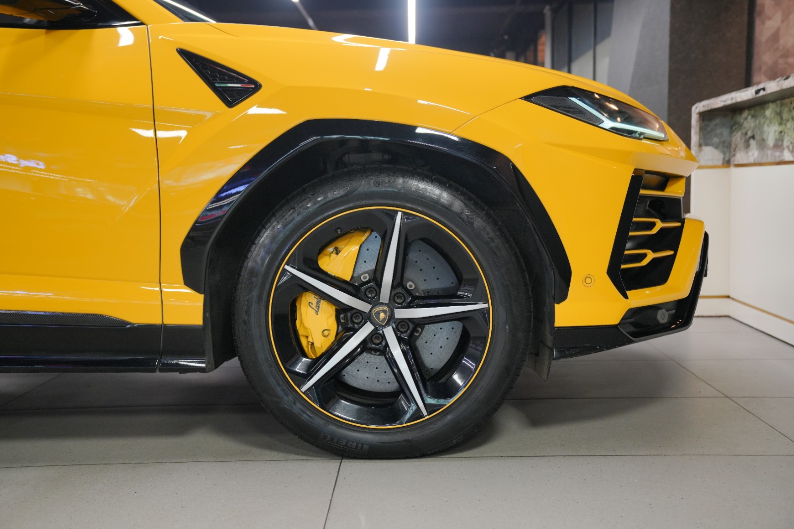 Lamborghini Urus V8